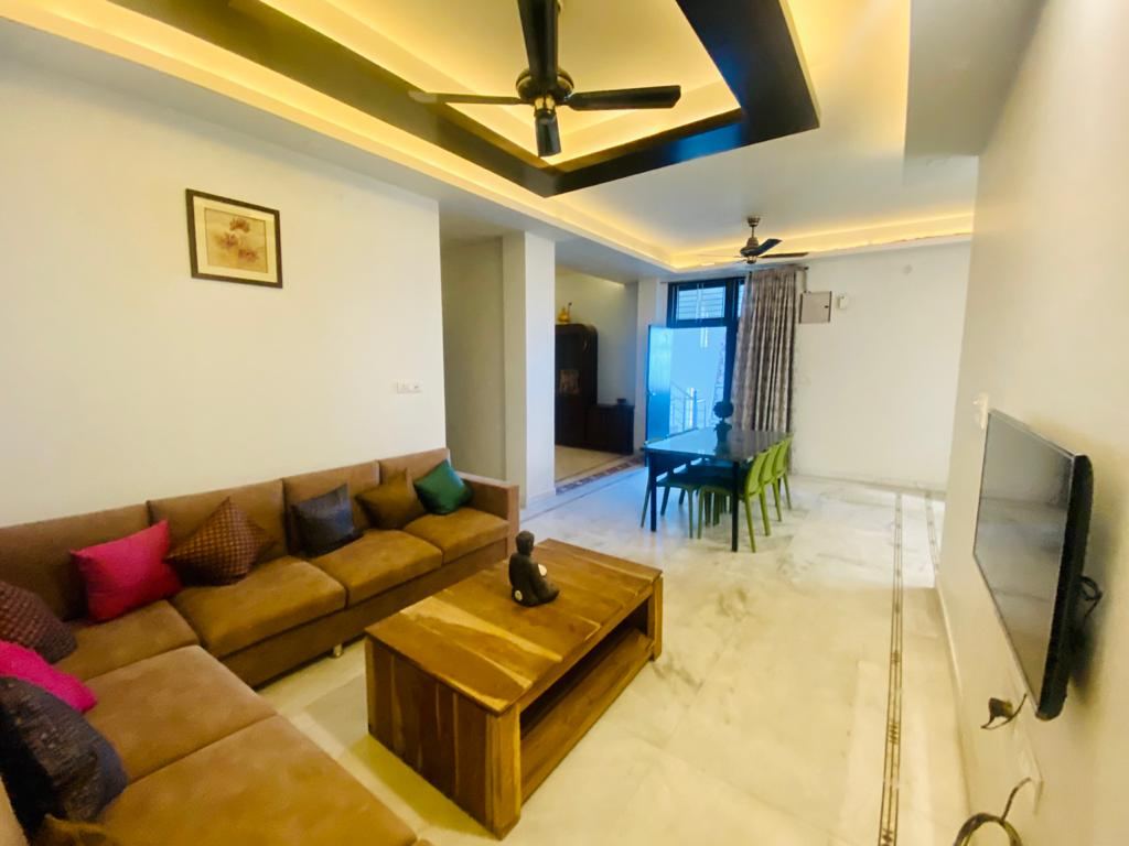 Common living area at Anand Luxury Girls Home, Jagatpura (photo 5)