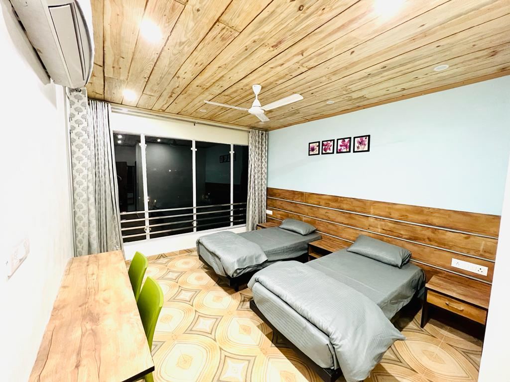 Twin sharing AC room with 8-inch mattresses at Anand Luxury Girls Home, Jagatpura (photo 8)
