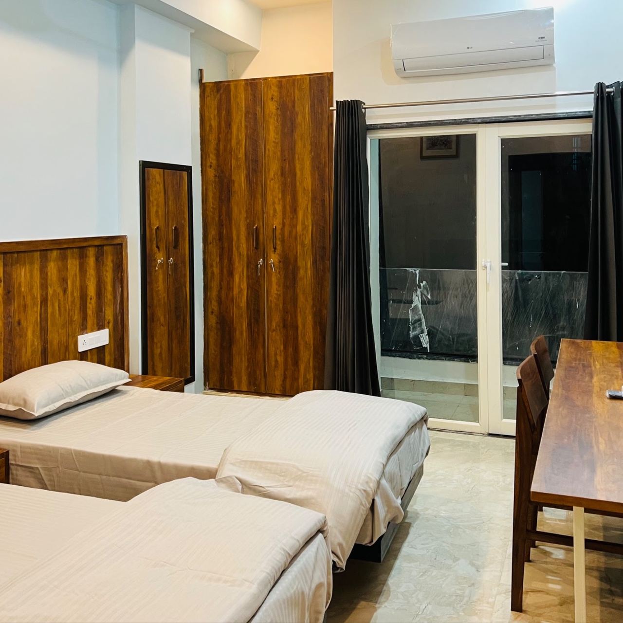 Room with wardrobe and dressing mirror at Karol's Villa Girls PG, Malviya Nagar