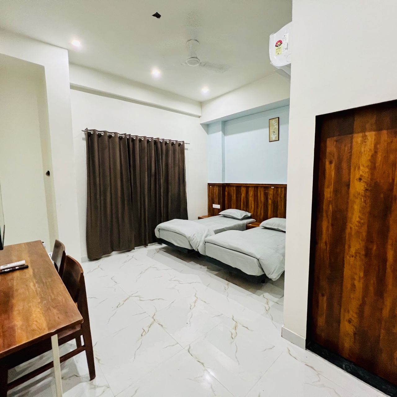 Furnished room with study desk and mirror at Karol's Villa Girls PG, Siddharth Nagar