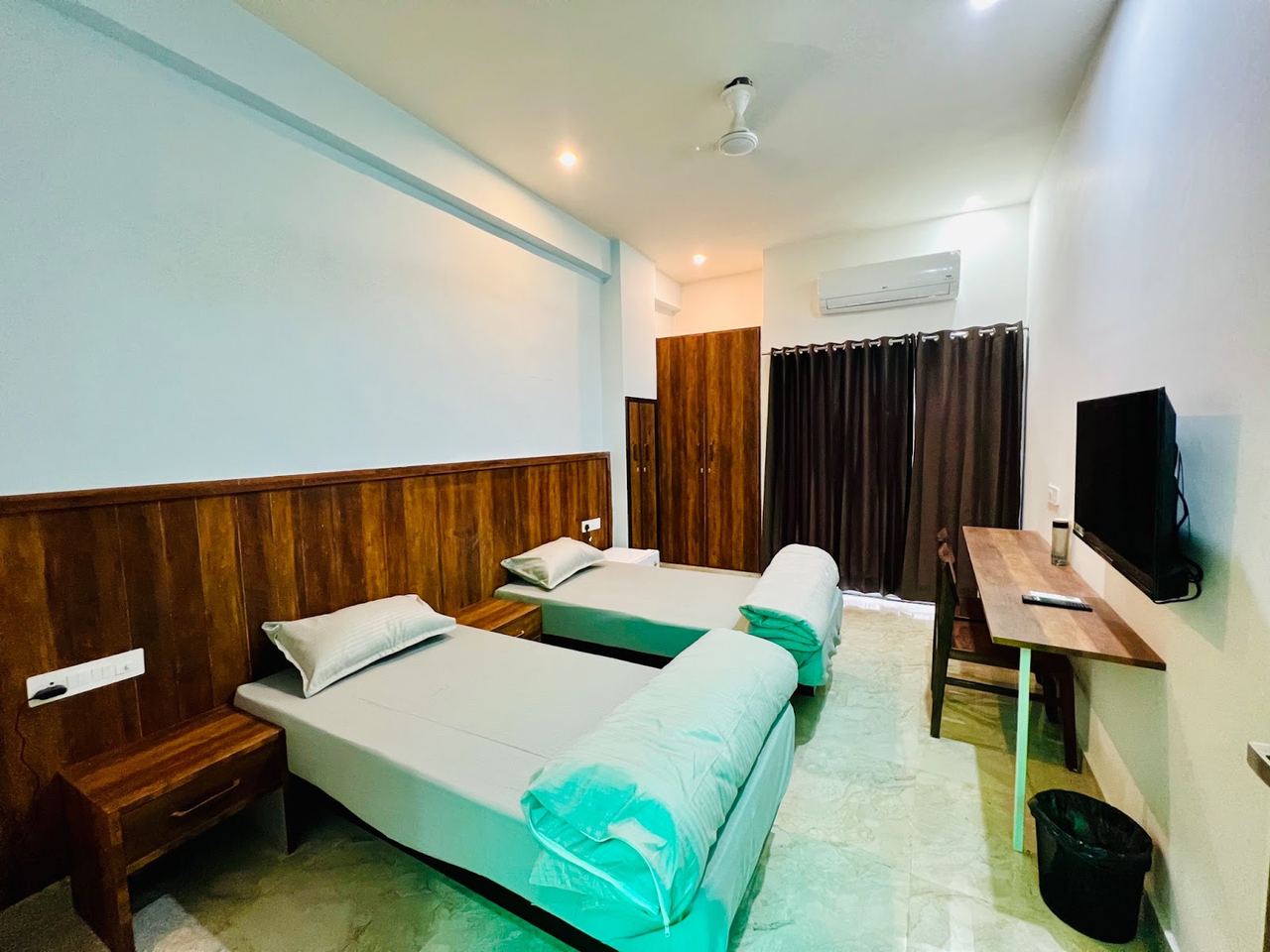 Twin sharing AC room at Karol's Villa Girls PG, Siddharth Nagar, Malviya Nagar (photo 4)