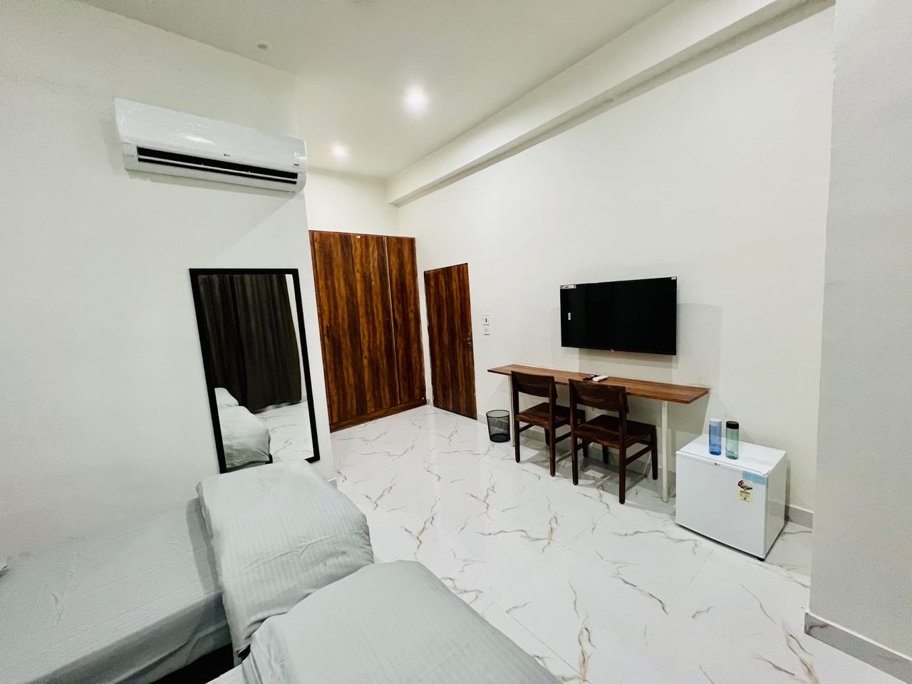 Twin sharing AC room at Karol's Villa Girls PG, Siddharth Nagar, Malviya Nagar (photo 10)