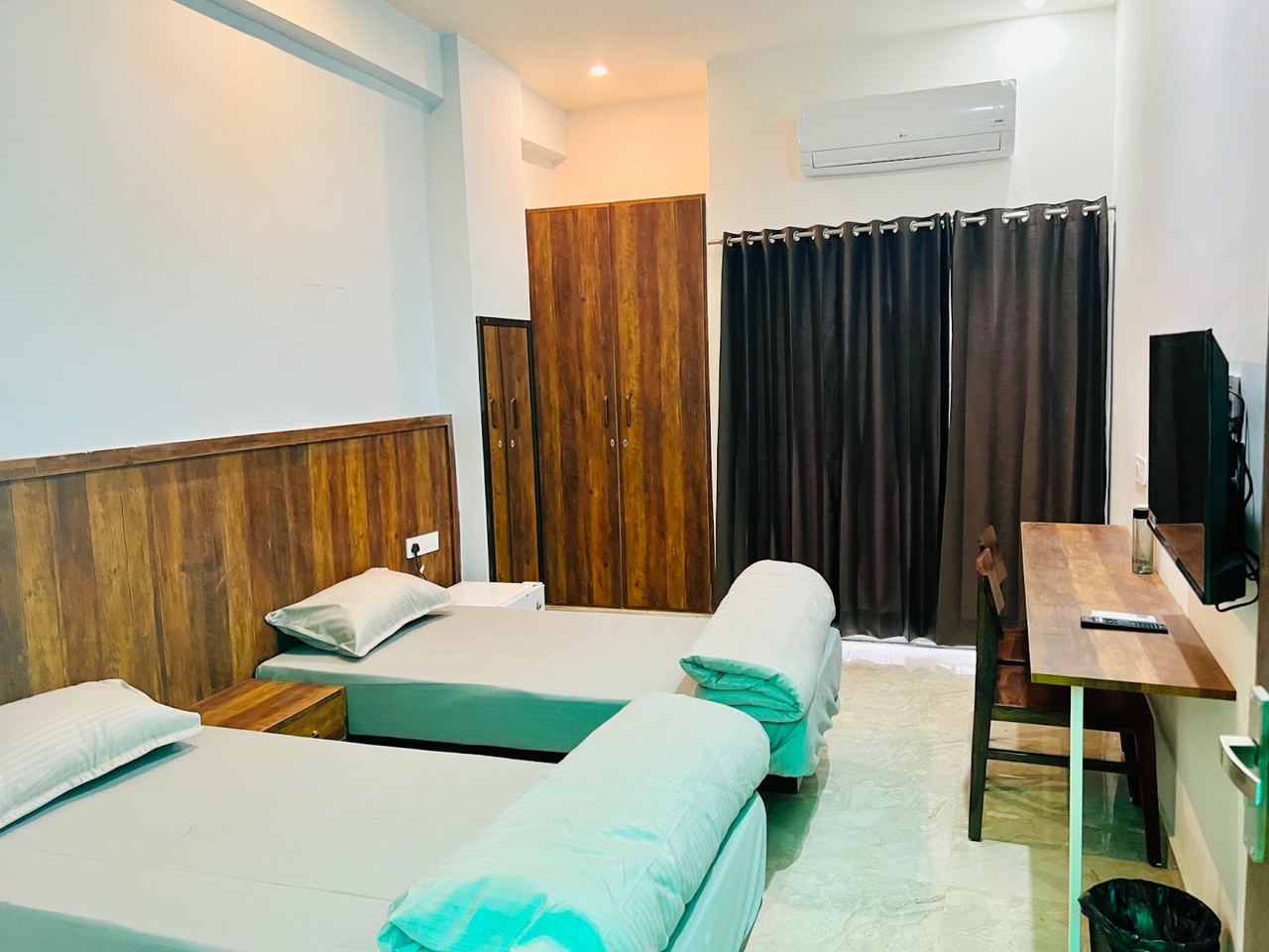 Twin sharing AC room at Karol's Villa Girls PG, Siddharth Nagar, Malviya Nagar (photo 11)