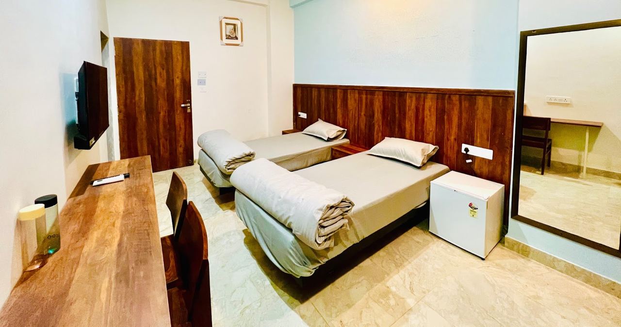 Twin sharing AC room at Karol's Villa Girls PG, Siddharth Nagar, Malviya Nagar (photo 14)
