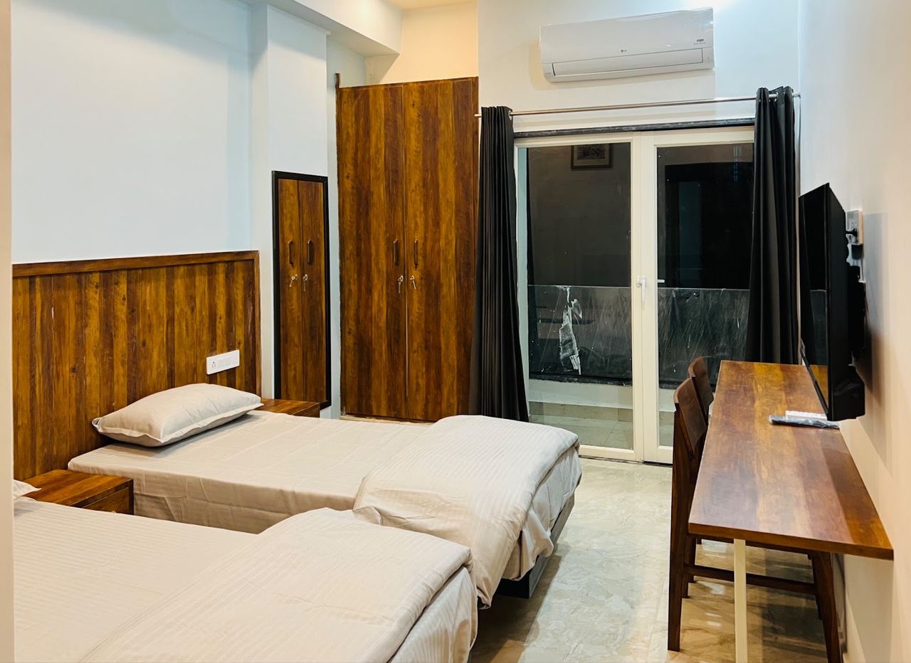 Twin sharing AC room at Karol's Villa Girls PG, Siddharth Nagar, Malviya Nagar (photo 15)