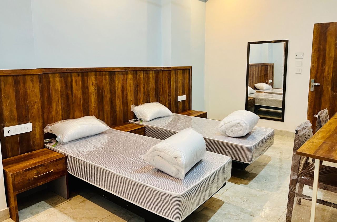 Twin sharing AC room at Karol's Villa Girls PG, Siddharth Nagar, Malviya Nagar (photo 17)