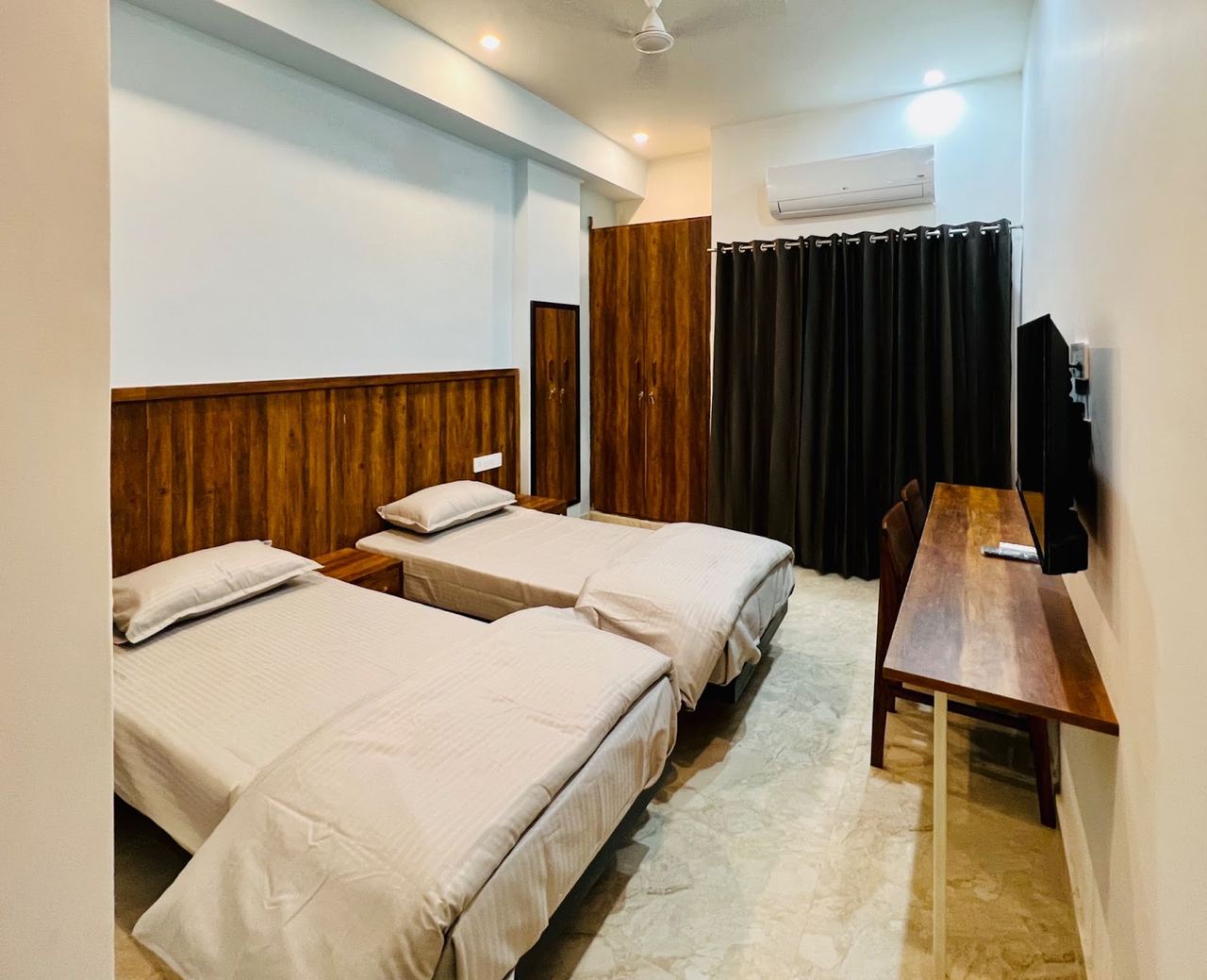 Twin sharing AC room at Karol's Villa Girls PG, Siddharth Nagar, Malviya Nagar (photo 21)